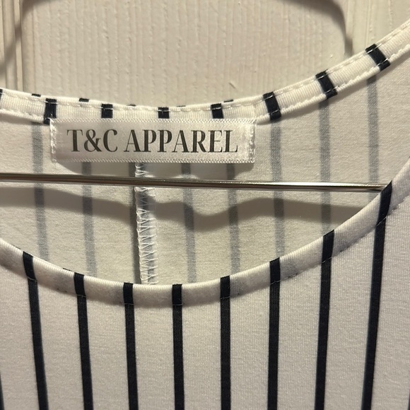 Casual White and Navy Sleeveless Sheath Maxi Dress - Picture 4 of 6